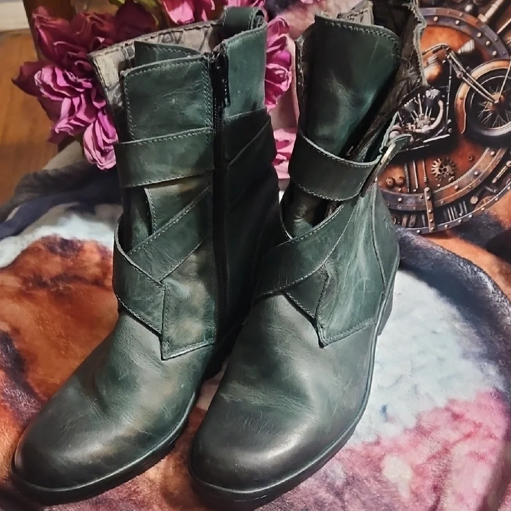 Fly London Leather Dark Green Wedge Side Zip Buckle Wrap Ankle Boots NWOT Size36